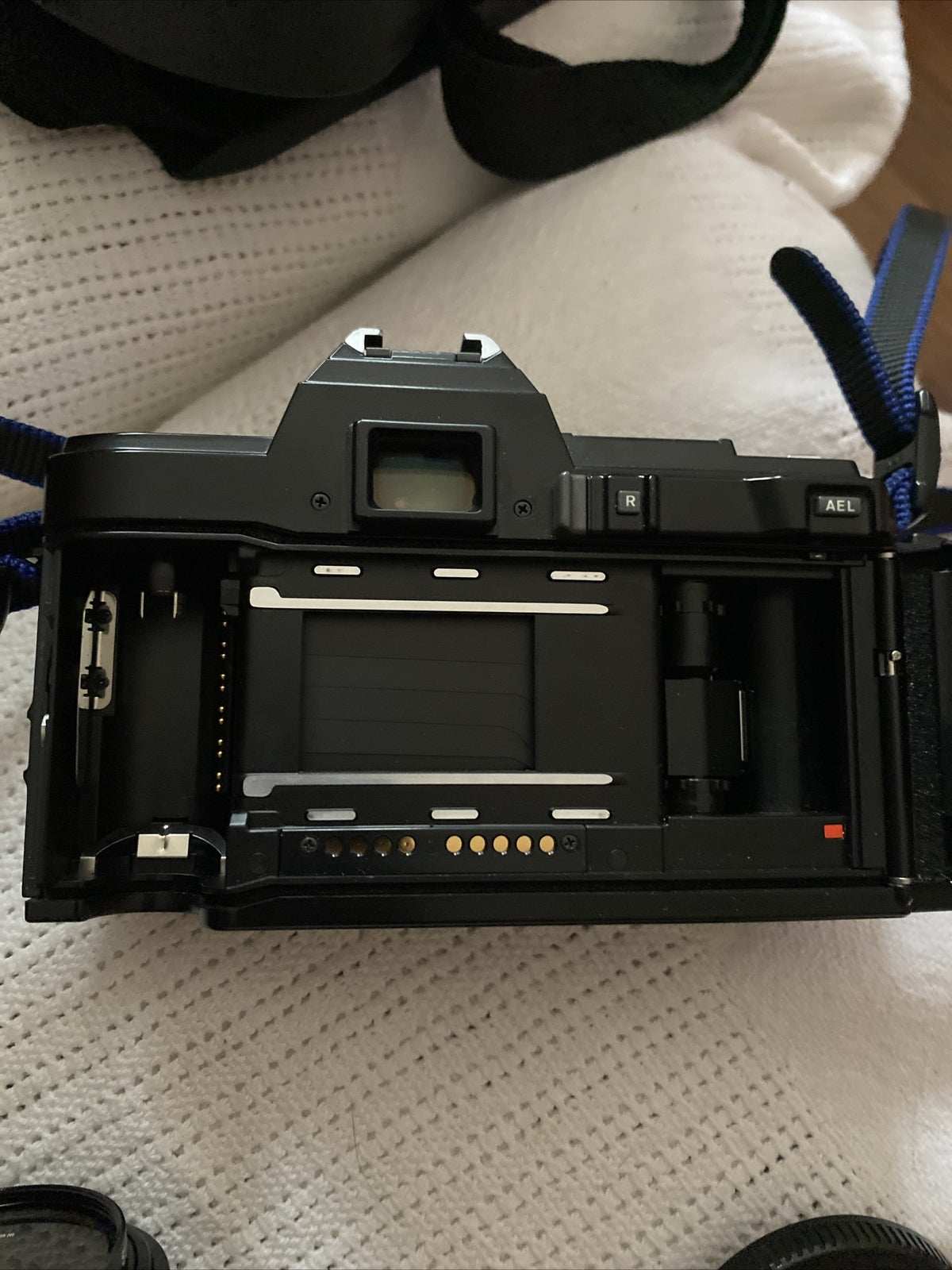 Minolta 7000 SLR black 35mm camera with 50mm f/1.7 lens and Milisi electronic flash